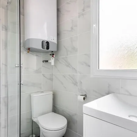 Lumineux Est - Serurier *