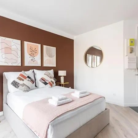 Lumineux Est - Serurier *