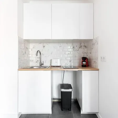 Apartment Lumineux Est - Serurier Paris
