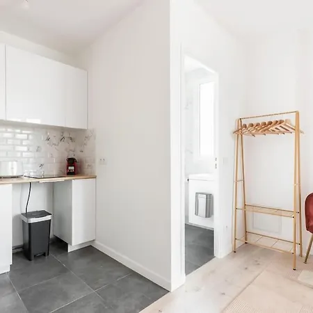 Lumineux Est - Serurier * Paris